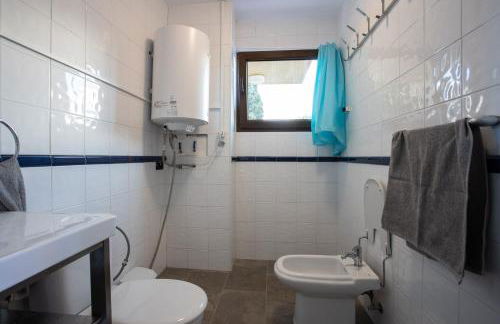 Apartamento en primera línea de playa con piscina - Photo 16