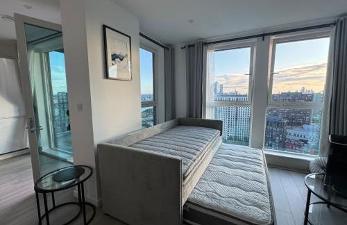 Penthouse with O2 Arena View, Free Parking & Portable AC - Foto 11