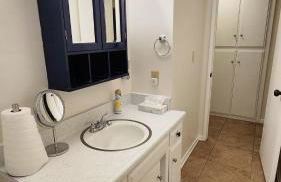 Private, Spacious, 4x Queen, 300 MBPS Internet with Backyard! - Foto 15