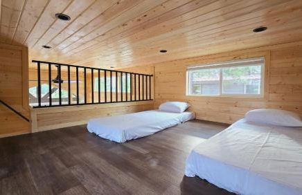 Cozy Cabins With Mountain View 7A - Photo 9