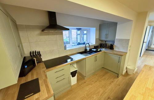 New 4 Bed House Sleeps up to 8 People - Foto 28