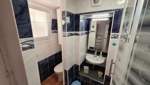 Grand Studio aux Salins - climatisation - terrasse - 90m de la mer - Foto 5, Shower