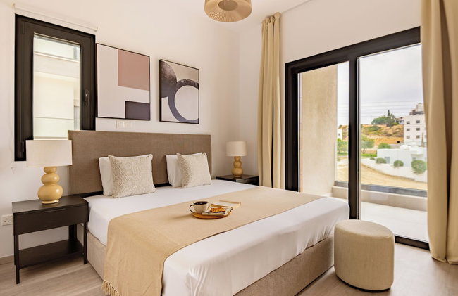 Sanders Eduardovich Limassol - Photo 18