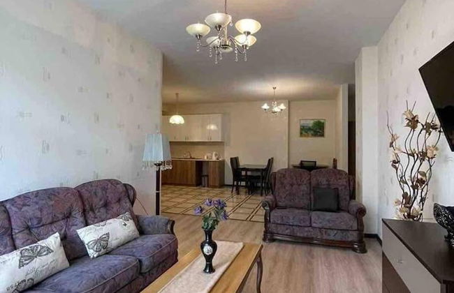 Nearby Chavchavadze ave Sunny Home With Balcony - Foto 9