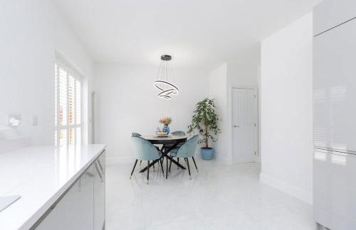 Detached Modern 3 Bedroom House - Photo 6