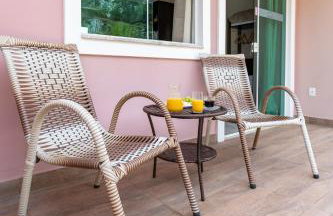 Studio completo com ar, garagem e varanda espaçosa - Ideal para 3 pessoas - Foto 17