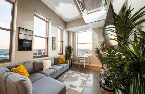 King Bed, Reds, Bengals, Free Parking, Downtown Cincy - Foto 1