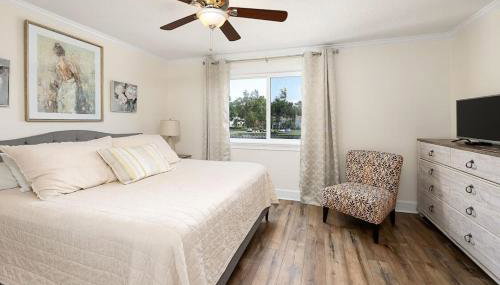 Relaxing Lakeview Stay Near Beach w Pool - Foto 3