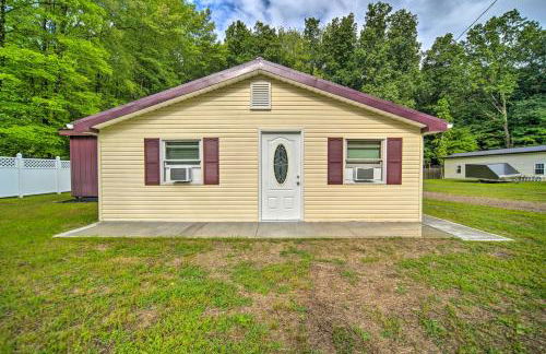 Jamestown Retreat with Hot Tub - Walk to Lake! - Foto 24