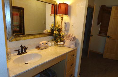 C23, Two bedroom, two bath log-sided, luxury Harbor North cottage with hot tub cottage - Foto 8