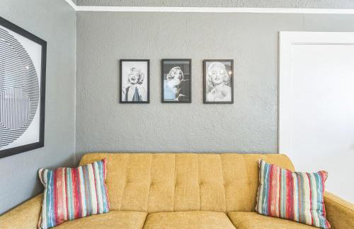 Retro Revival with Modern Comfort - A Mid-Century Gem in Gonzales LA - Foto 17