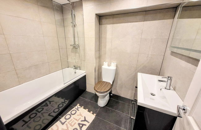 Large Modern House with Parking - Photo 60