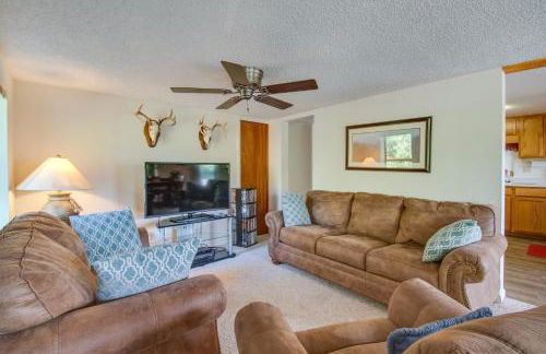 2-Level Home with Deck half Mi to Lake McConaughy! - Foto 3