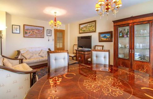 3 Bedroom Stunning Apartment In Calpe - Photo 17