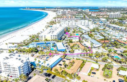 New! Remodeled, Pool-Side, 1-min to Beach Path! - Foto 20