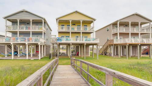 2 Decks, Patio and Views Beachfront Texas Retreat - Photo 2