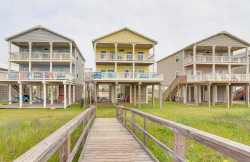 2 Decks, Patio and Views Beachfront Texas Retreat - Photo 2