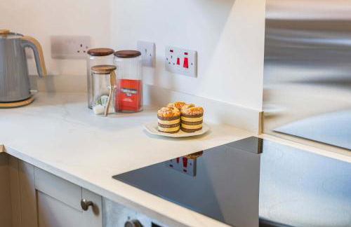 Charming and Spacious Home in Cradley Heath by 53 Degrees Property Sleeps 8 - Foto 10