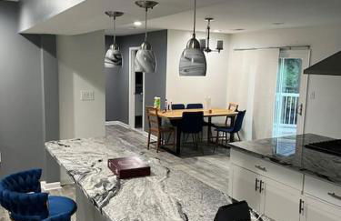 Stylish and Modern Large Bedroom - Foto 11