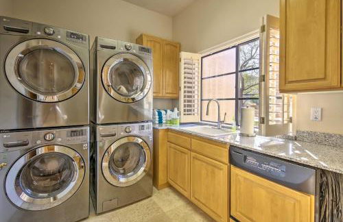 Lavish Paradise Valley Home with Sports Court and Pool - Foto 32