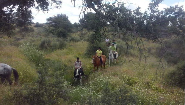 Tour a caballo por la dehesa extremeña