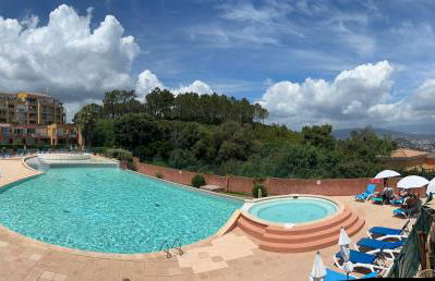 Climatisé, piscine, proches des plages - Photo 1