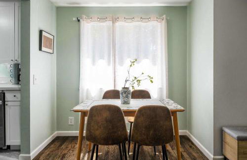 Vintage Charm 3BR Home w Yard Pets Welcome - Foto 14