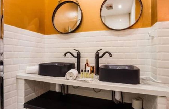 Appartement in the Heart of Paris Republique - Photo 8