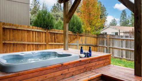 Old Mill Getaway by Avantstay Private Backyard w/ Hot Tub - Foto 2, Other