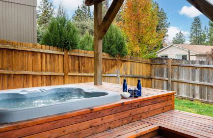 Old Mill Getaway by Avantstay Private Backyard w/ Hot Tub - Foto 2