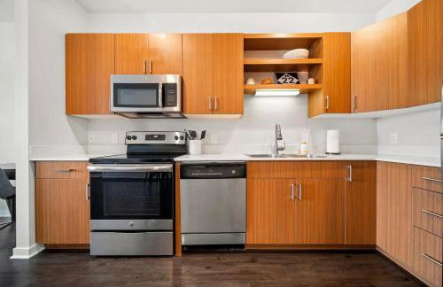 Downtown Birdseye View AC 85" TV Balcony - Photo 26