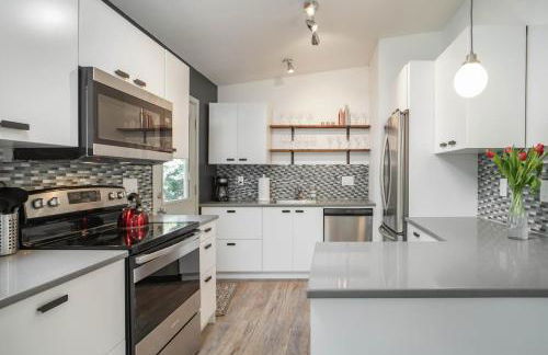 #StayinMyDistrict Modern Mid-Century Retreat - Foto 12