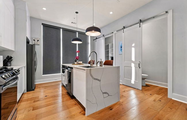 Luxurious Midtown Home Rooftop Views by Silverx - Foto 36