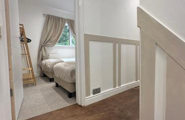 Stylish Designer Cottage - Sleeps 7 - Free Parking - Photo 16