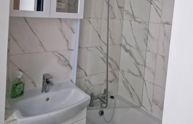 1 Bed Flat Sleeps 2 With Free Parking & Patio - Foto 8