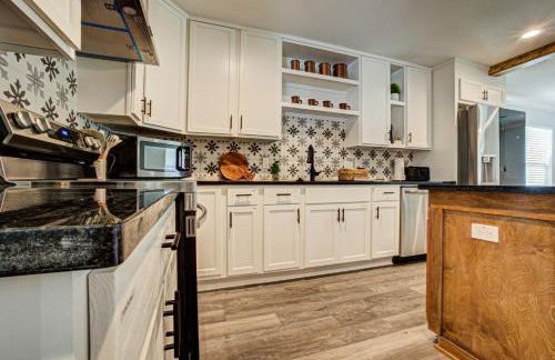 Casablanca Waco 5 mins from Baylor and Magnolia with Hot Tub,Firepit, Pet Friendly - Foto 18