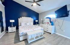 Spacious 3 bedroom pool home with lake view - Foto 12