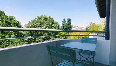 Indy Appart - T2 moderne - Eurexpo - Parking - Balcon vue - Calme Propre - Foto 3