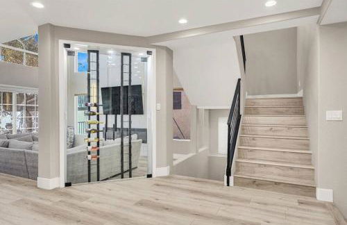 Luxe 5BR Home with Pool BBQNear Strip - Foto 22