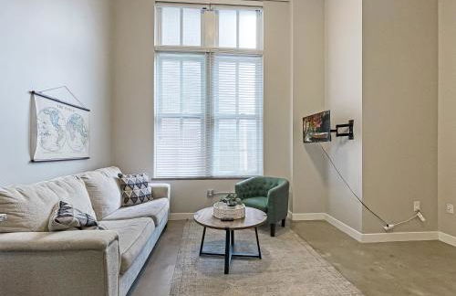 Large 1 Bed apt in the Heart of Downtown - Photo 2