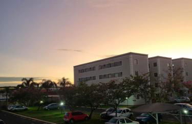 Apto próximo ao Uberlândia Shopping - Foto 2