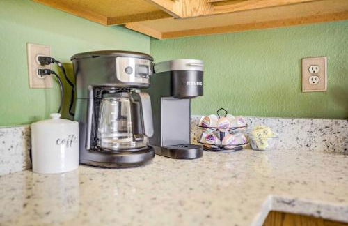 Witches Hollow Pet-Friendly Retreat Near Airport - Foto 20