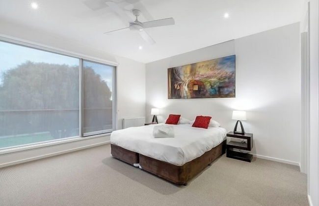 Gorgeous 5 Bedroom - Golf Course Views - Photo 1