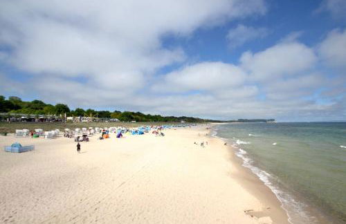 nah am Meer, ruhige Lage, gratis Nutzung vom AHOI Erlebnisbad und Sauna in Sellin - Haus Büdnerstube FeWo 5 - Foto 2