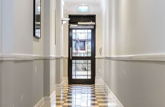 Quest on Queen - Photo 2