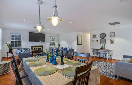 Cozy 4BR Retreat - Private backyard, Gazebo & Grill - Foto 24