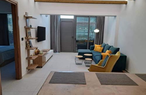 Courtyard Luxury Suites “ APOSTOLOS” - Foto 3