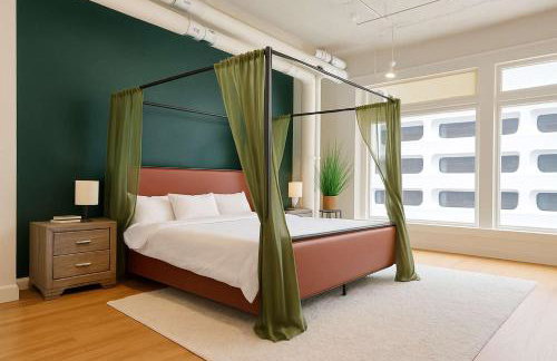 Moss & Oak - King Bed - Grand Piano - TOP FLOOR - Foto 5