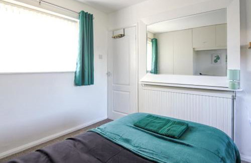 Modern 2BR Home in SK14, WIFI, Parking, Sleeps 5 - Foto 8