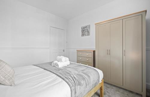 Whiteside 3 Bedroom Apartment - Bathgate - Photo 14